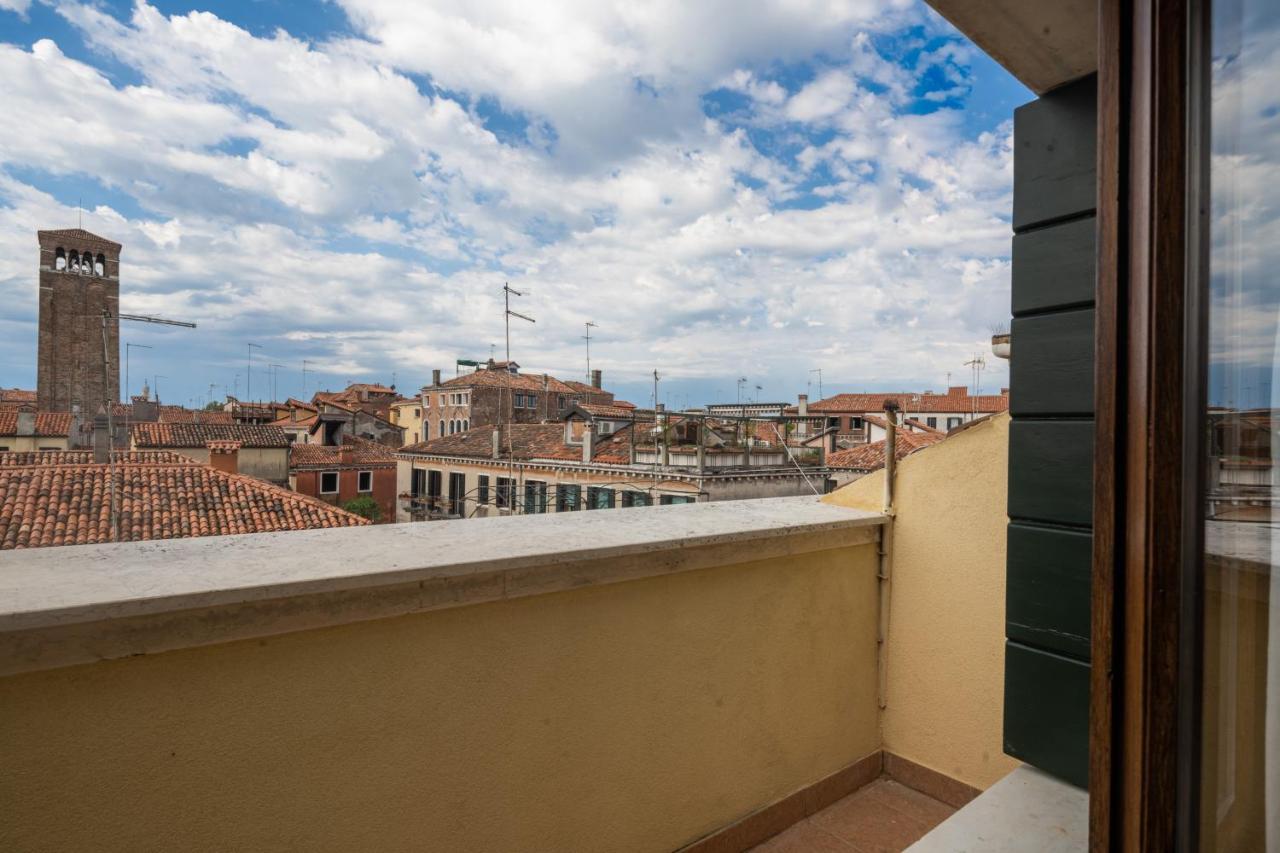 Bright Apartment On Venetian Roofs R&R المظهر الخارجي الصورة