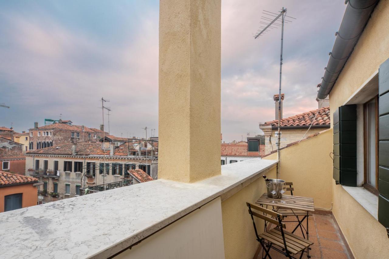 Bright Apartment On Venetian Roofs R&R المظهر الخارجي الصورة