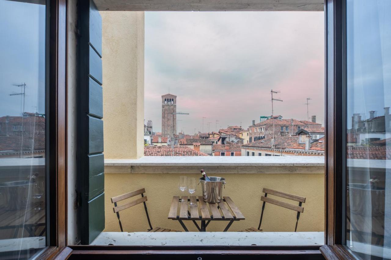 Bright Apartment On Venetian Roofs R&R المظهر الخارجي الصورة